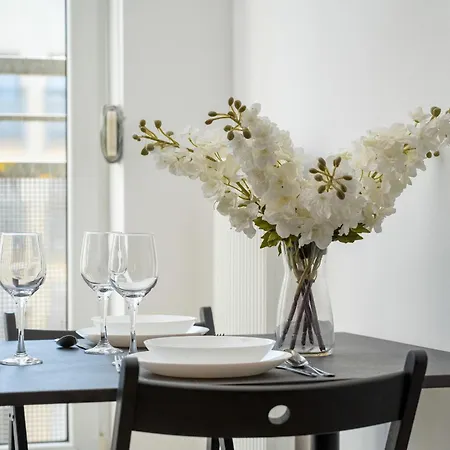 Apartment New Sunny 2 Bedroom With Parking And Air Conditioning By Renters