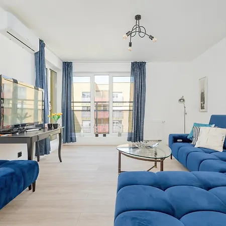 New Sunny 2 Bedroom With Parking And Air Conditioning By Renters Apartment Breslau