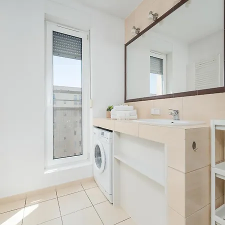 Apartment New Sunny 2 Bedroom With Parking And Air Conditioning By Renters Breslau