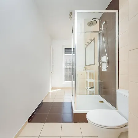 New Sunny 2 Bedroom With Parking And Air Conditioning By Renters *